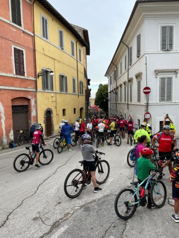 Bhr - Appartamento Dell'Anfiteatro Spoleto Esterno foto