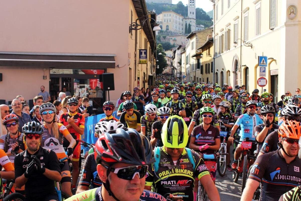 Bhr - Appartamento Dell'Anfiteatro Spoleto Esterno foto